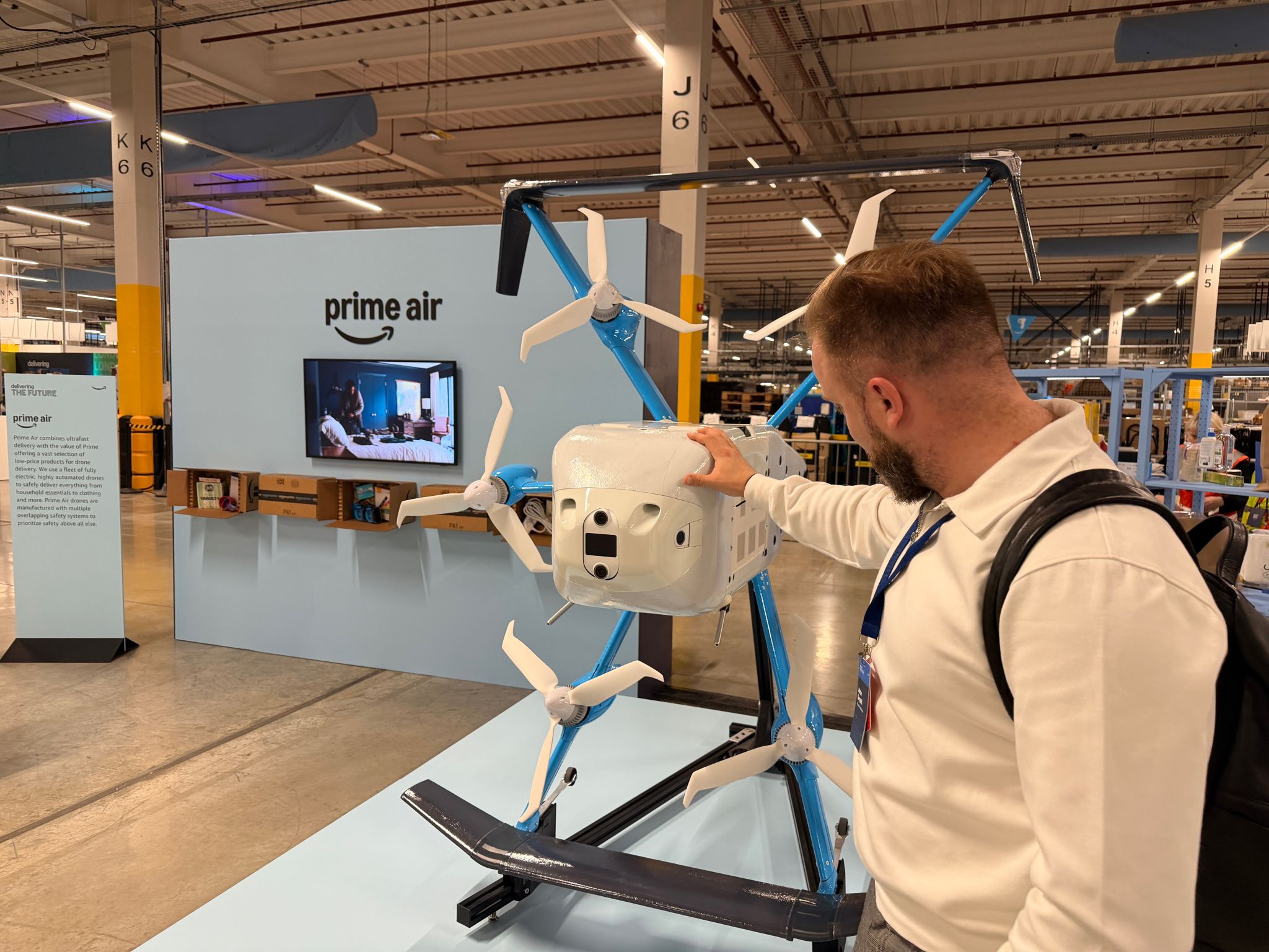 Londyn. Amazon. Delivering The Future.